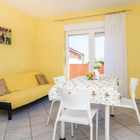 2 Bedroom Cozy In Apartment *