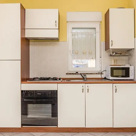 Apartment 2 Bedroom Cozy In *