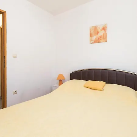 2 Bedroom Cozy In Povljana